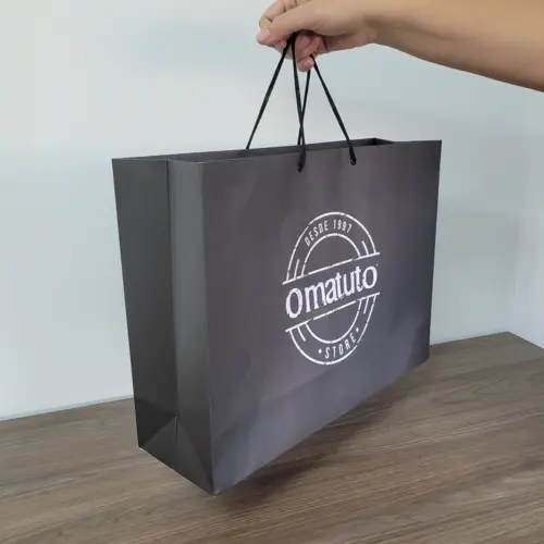 O Matuto Store — Sacola preta com alça de fita