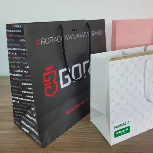Bora e Farmácia Unimed — Sacolas de varejo e farmácia