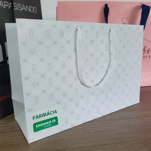 Farmácia Unimed — Sacola branca com padronagem